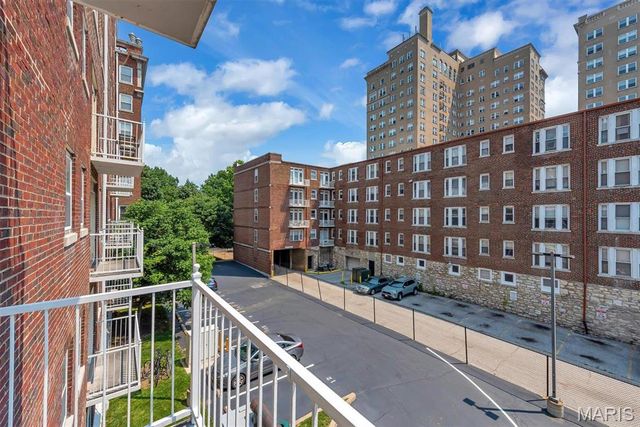 5330 Pershing Avenue 406, St Louis, MO 63112