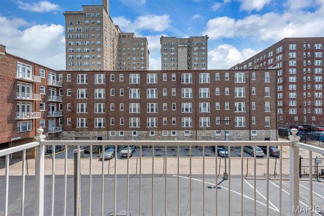 5330 Pershing Avenue 406, St Louis, MO 63112