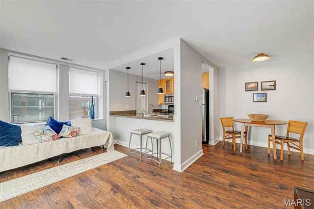 5330 Pershing Avenue 406, St Louis, MO 63112