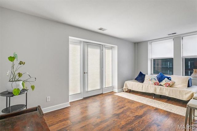 5330 Pershing Avenue 406, St Louis, MO 63112