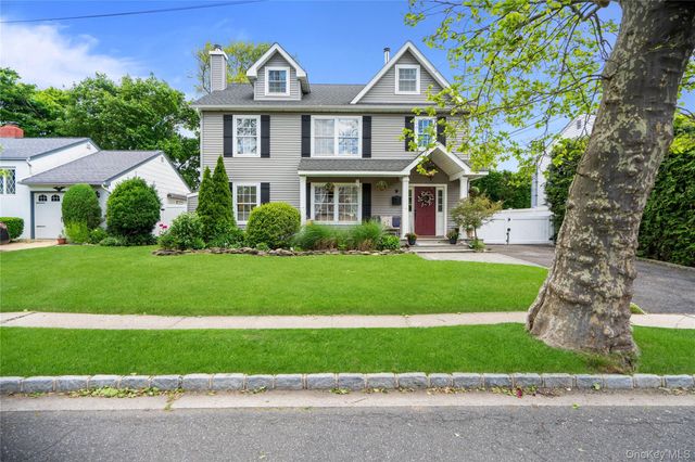 9 Lagoon Boulevard, Massapequa, NY 11758