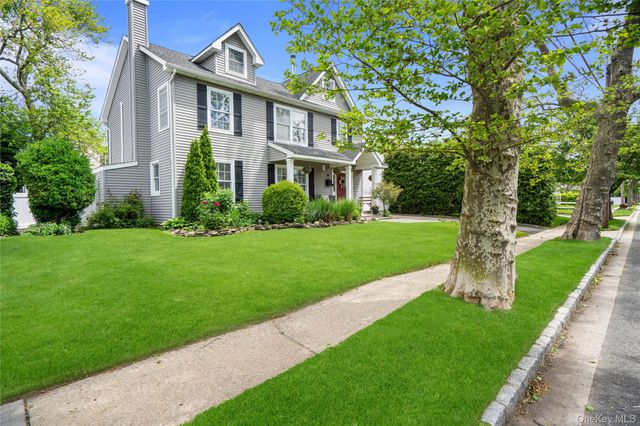 9 Lagoon Boulevard, Massapequa, NY 11758