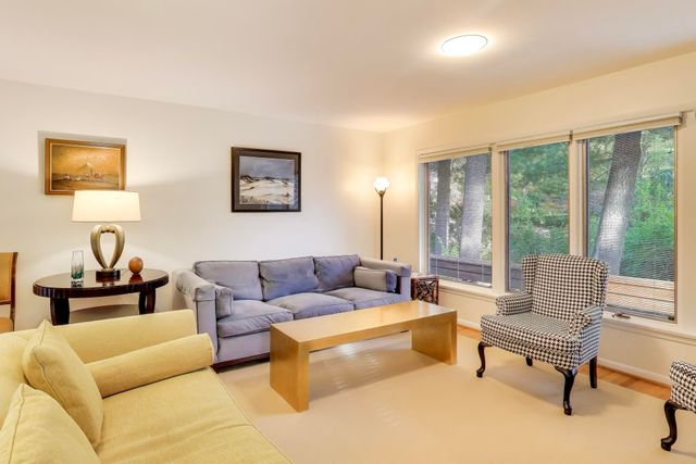 49 Aspen Road, Ogden Dunes, IN 46368