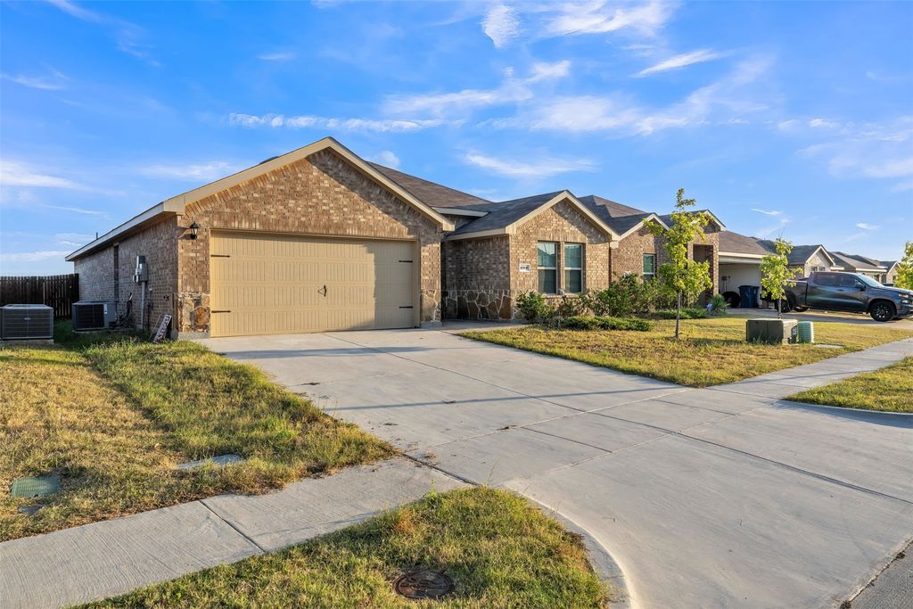1748 Duskwood Drive, Lancaster, TX 75146