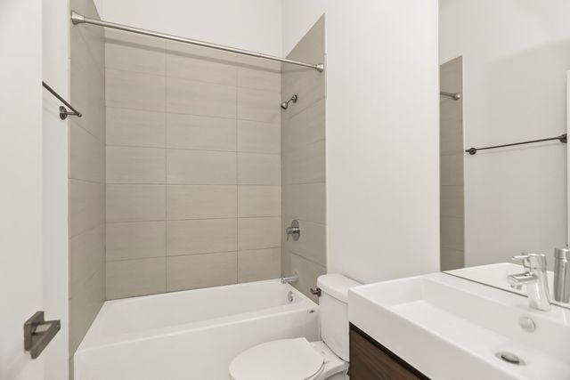1755 N Damen Avenue 204, Chicago, IL 60647