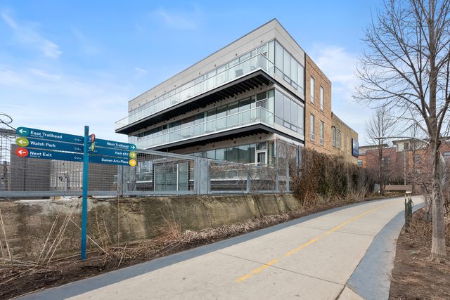 1755 N Damen Avenue 204, Chicago, IL 60647