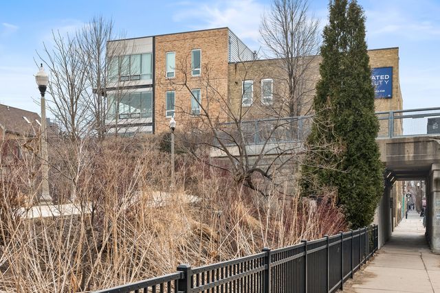 1755 N Damen Avenue 204, Chicago, IL 60647