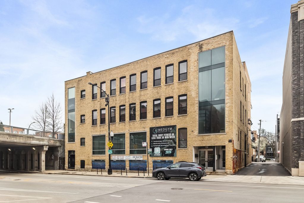 1755 N Damen Avenue 204, Chicago, IL 60647
