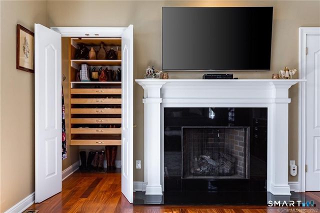 6 Hamlin Court, Brookfield, CT 06804