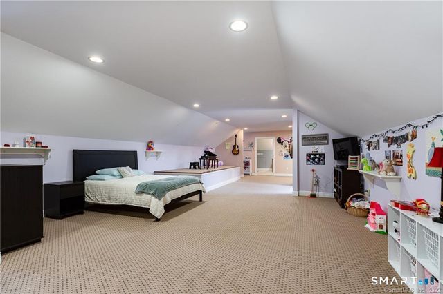 6 Hamlin Court, Brookfield, CT 06804