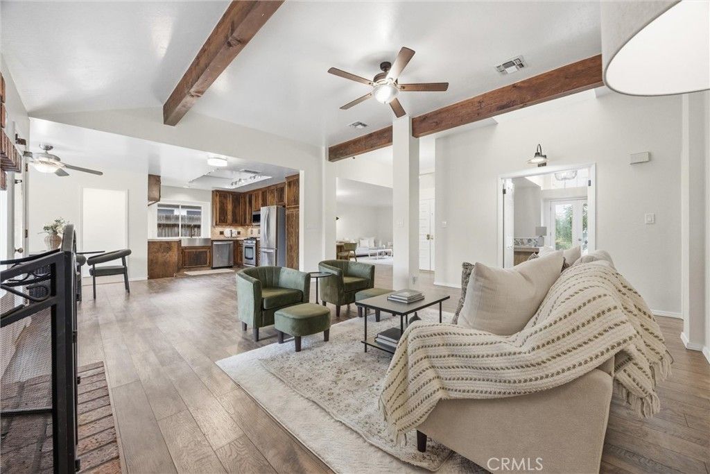 Image 10 of property listing at 9901 Mesa Oak Drive, Bakersfield, CA 93311