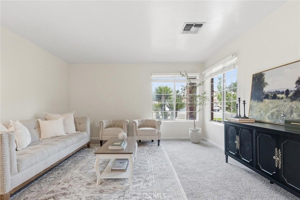 Image 15 of property listing at 9901 Mesa Oak Drive, Bakersfield, CA 93311