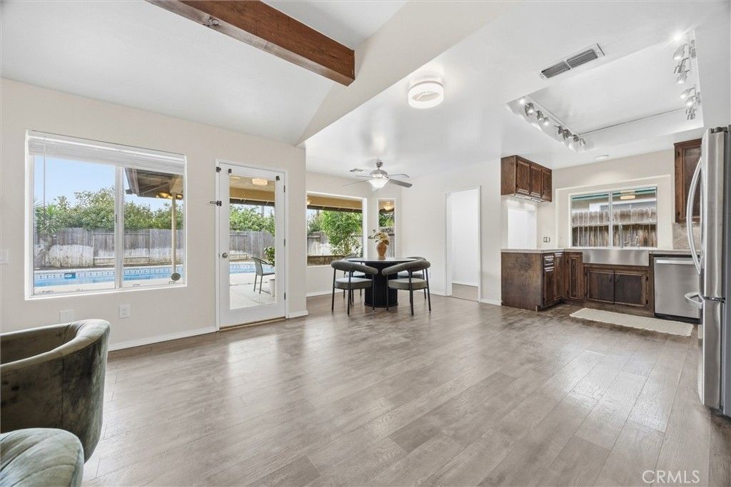 Image 17 of property listing at 9901 Mesa Oak Drive, Bakersfield, CA 93311
