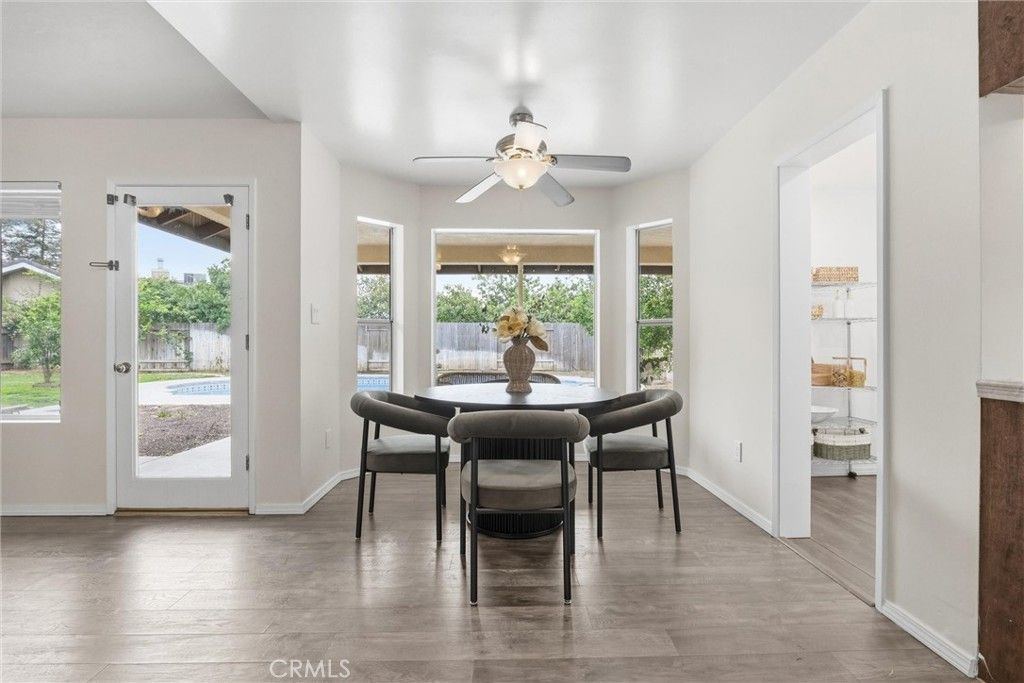 Image 18 of property listing at 9901 Mesa Oak Drive, Bakersfield, CA 93311