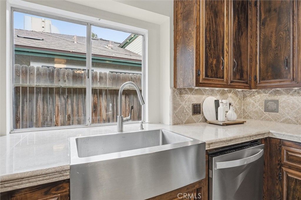 Image 21 of property listing at 9901 Mesa Oak Drive, Bakersfield, CA 93311