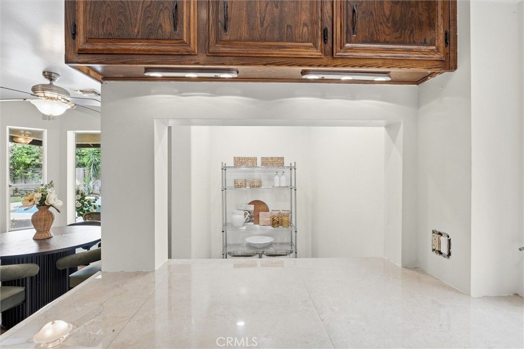 Image 22 of property listing at 9901 Mesa Oak Drive, Bakersfield, CA 93311
