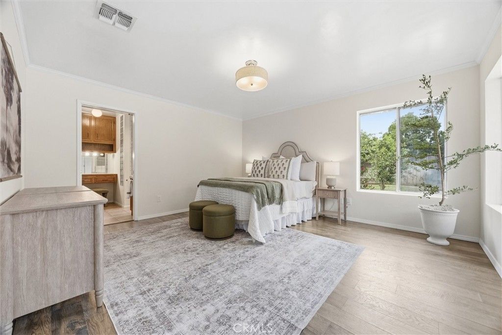 Image 26 of property listing at 9901 Mesa Oak Drive, Bakersfield, CA 93311