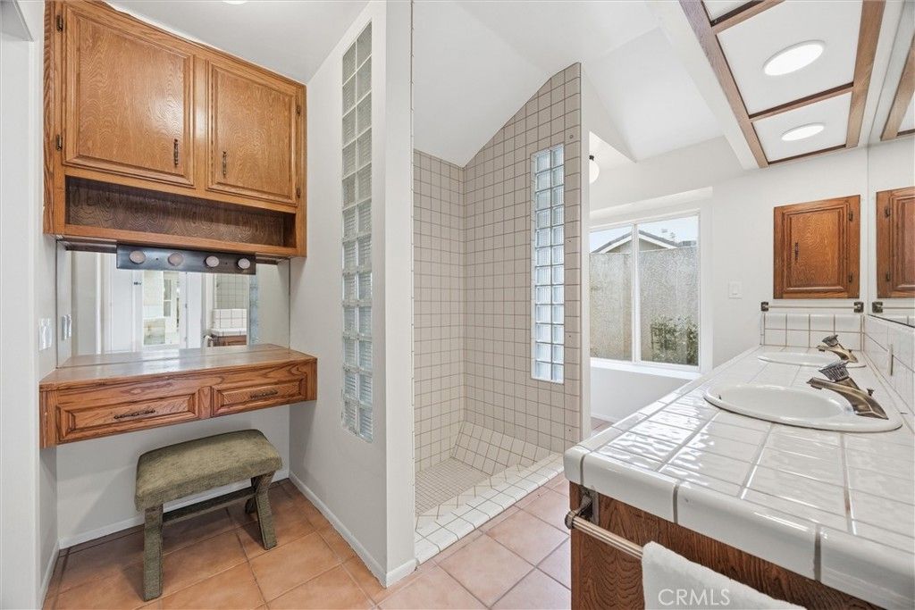 Image 29 of property listing at 9901 Mesa Oak Drive, Bakersfield, CA 93311