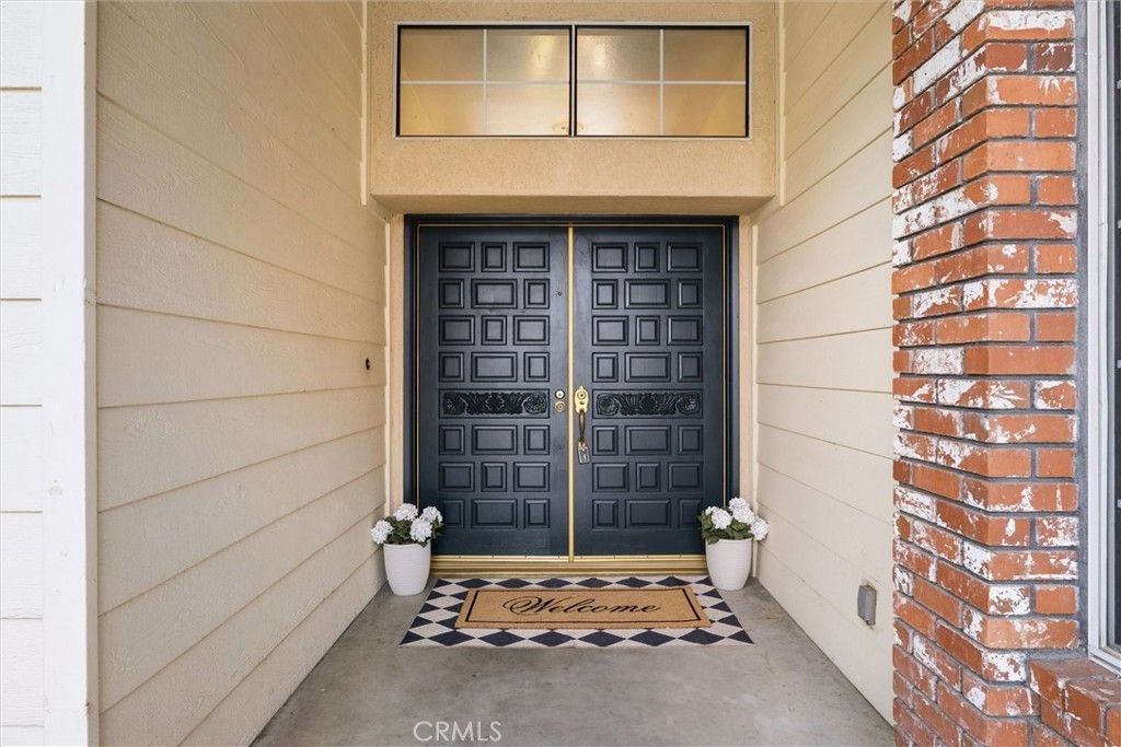 Image 4 of property listing at 9901 Mesa Oak Drive, Bakersfield, CA 93311