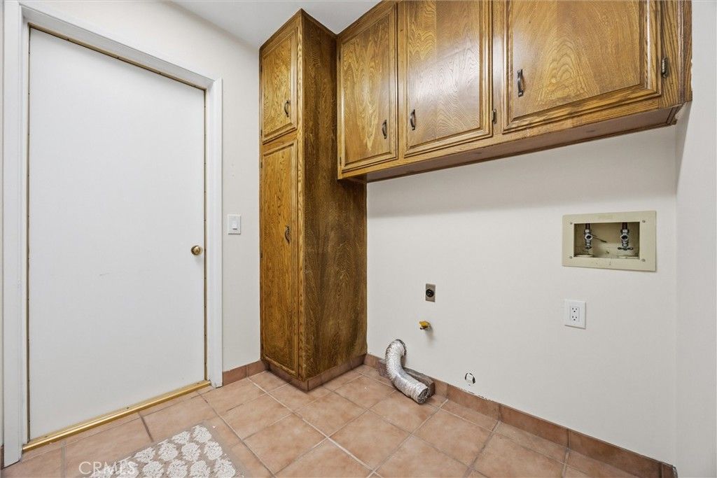 Image 41 of property listing at 9901 Mesa Oak Drive, Bakersfield, CA 93311