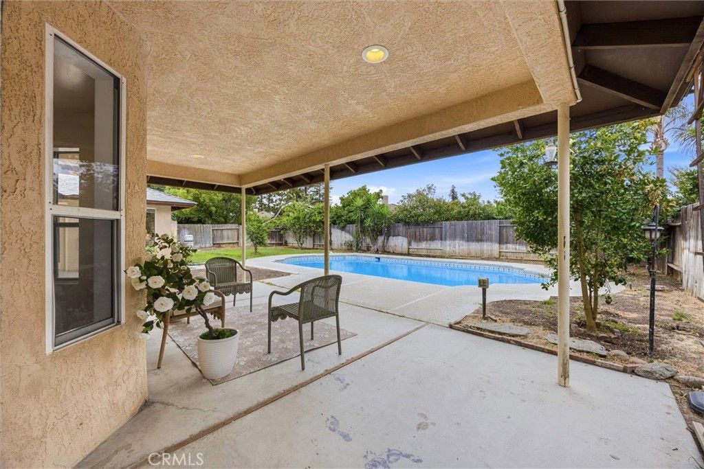Image 45 of property listing at 9901 Mesa Oak Drive, Bakersfield, CA 93311