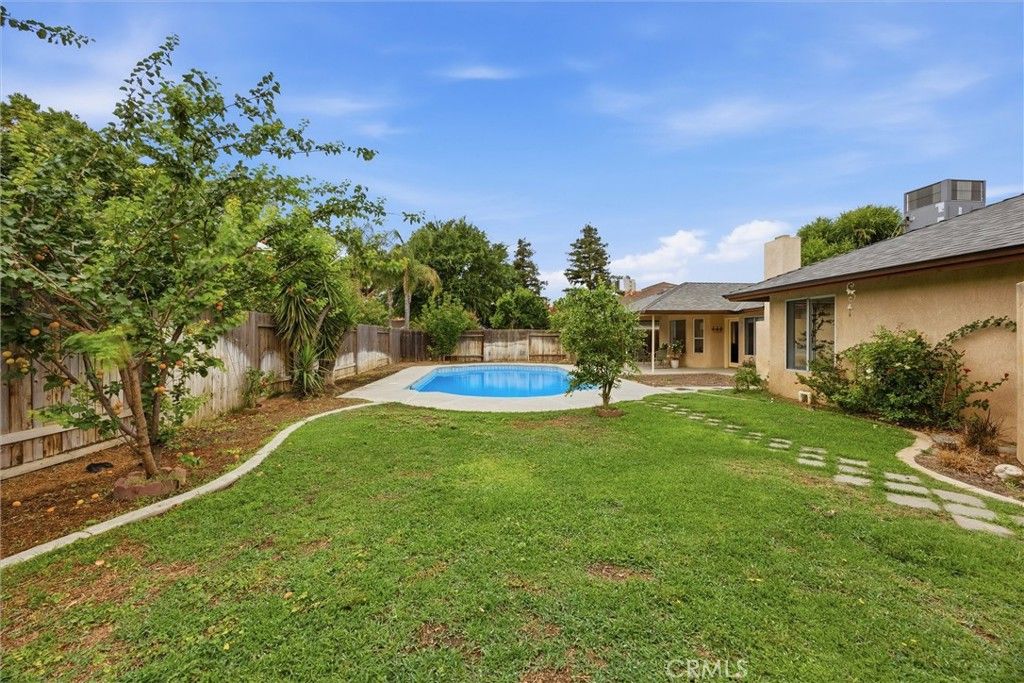 Image 50 of property listing at 9901 Mesa Oak Drive, Bakersfield, CA 93311