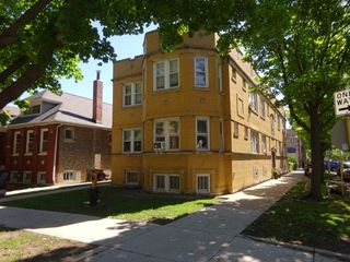 2854 W Grace Avenue, Chicago, IL 60618