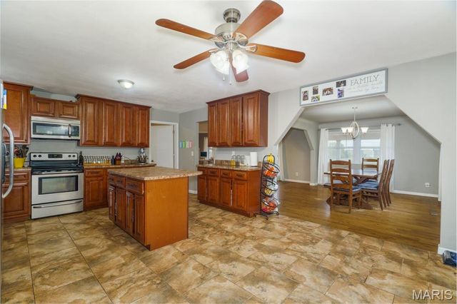 695 Sidney Street, St James, MO 65559