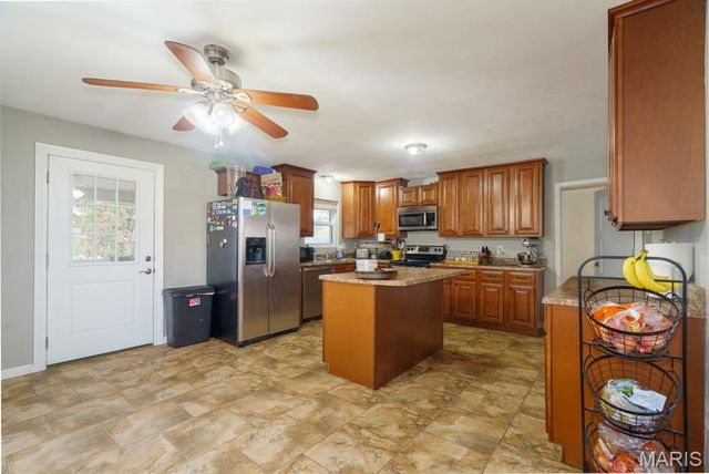 695 Sidney Street, St James, MO 65559