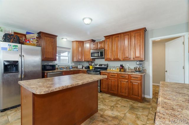 695 Sidney Street, St James, MO 65559