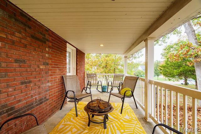 695 Sidney Street, St James, MO 65559