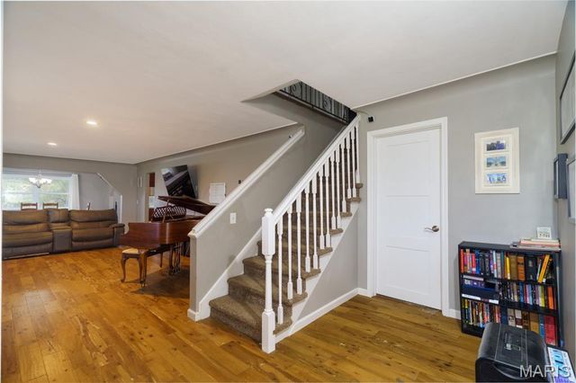 695 Sidney Street, St James, MO 65559