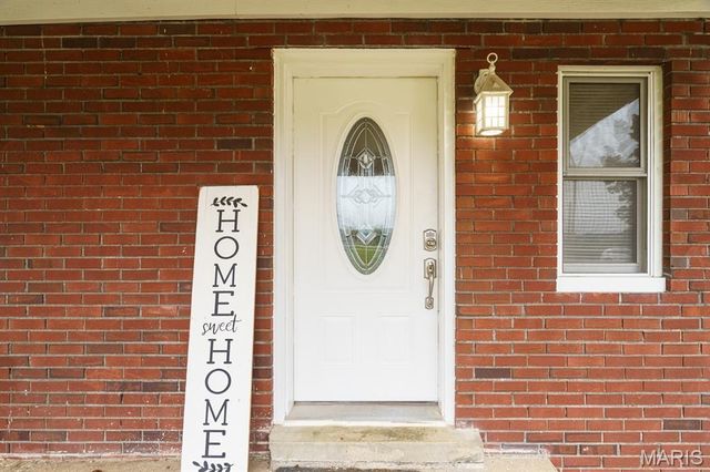 695 Sidney Street, St James, MO 65559