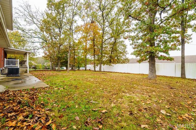 695 Sidney Street, St James, MO 65559