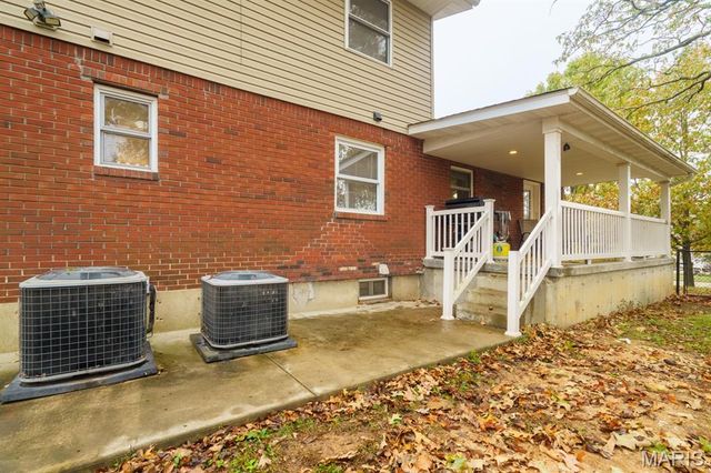 695 Sidney Street, St James, MO 65559