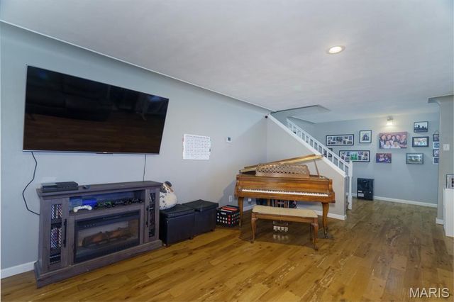 695 Sidney Street, St James, MO 65559