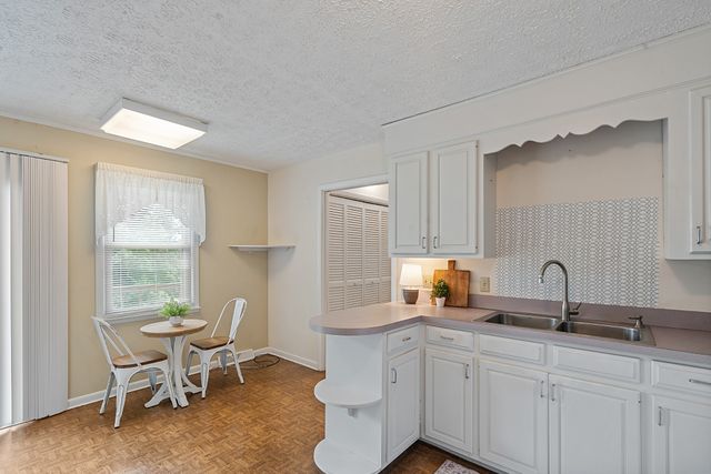 2054 Ridgecrest Cir, Dickson, TN 37055
