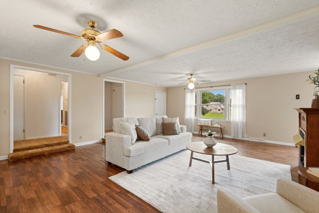 2054 Ridgecrest Cir, Dickson, TN 37055