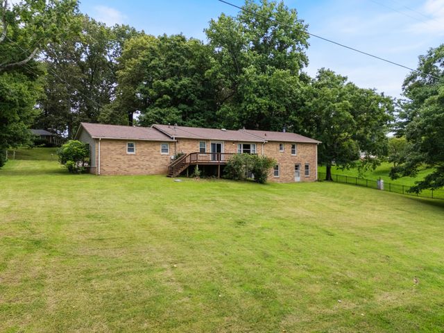 2054 Ridgecrest Cir, Dickson, TN 37055