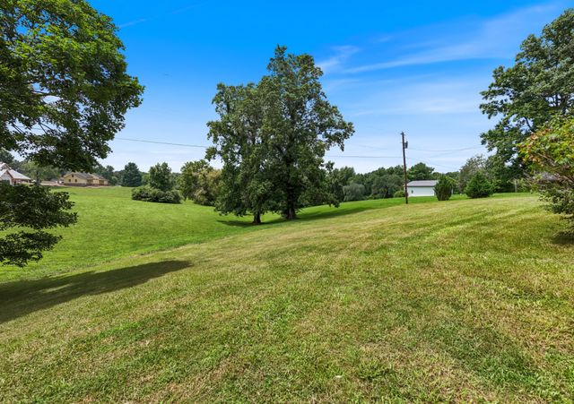 2054 Ridgecrest Cir, Dickson, TN 37055