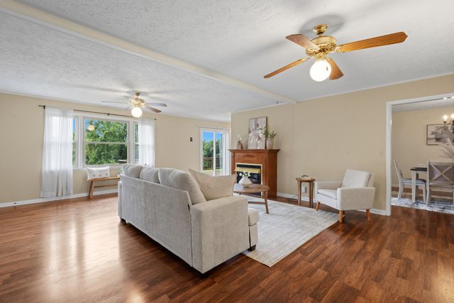 2054 Ridgecrest Cir, Dickson, TN 37055