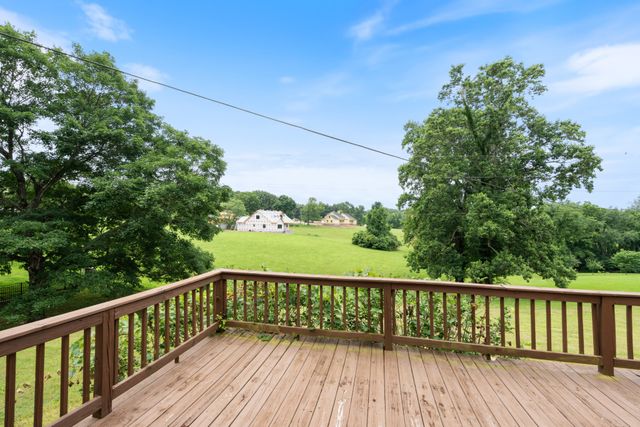 2054 Ridgecrest Cir, Dickson, TN 37055