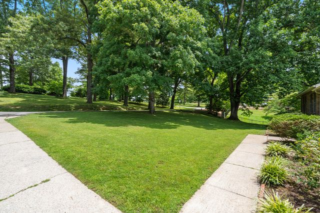 2054 Ridgecrest Cir, Dickson, TN 37055