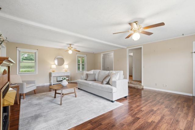 2054 Ridgecrest Cir, Dickson, TN 37055