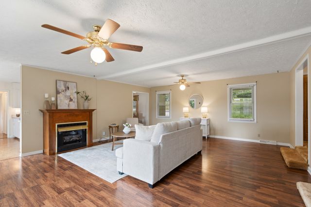 2054 Ridgecrest Cir, Dickson, TN 37055