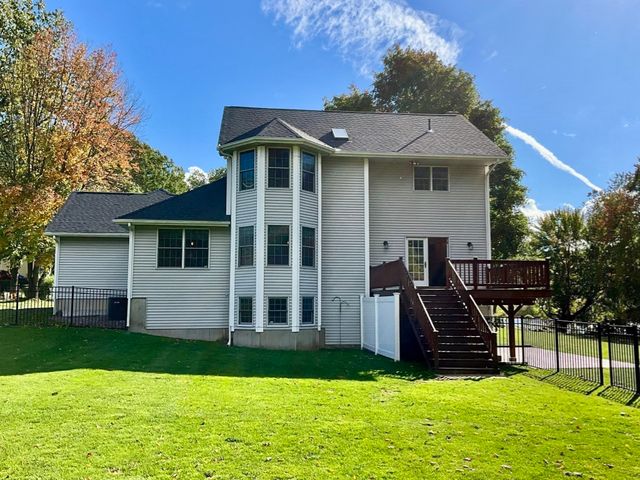 8 Anderson Ln, Grafton, MA 01536