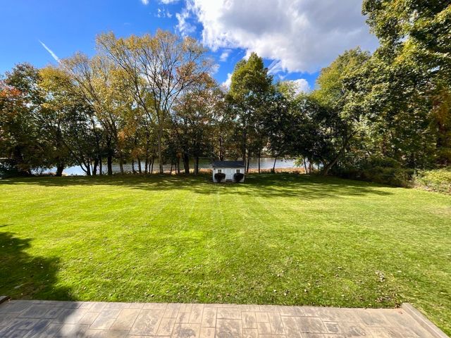8 Anderson Ln, Grafton, MA 01536