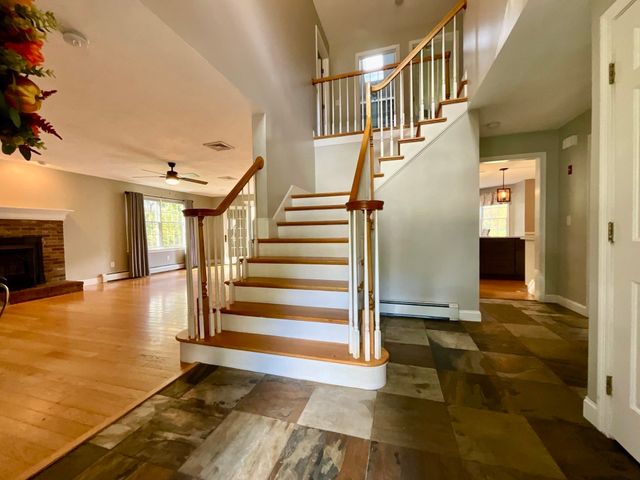 8 Anderson Ln, Grafton, MA 01536