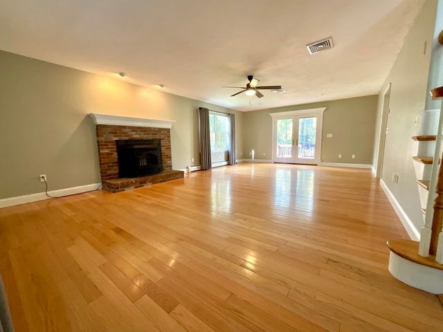8 Anderson Ln, Grafton, MA 01536