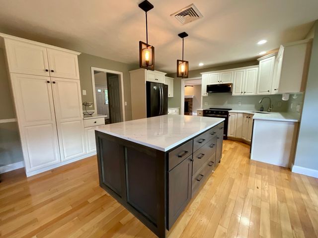 8 Anderson Ln, Grafton, MA 01536